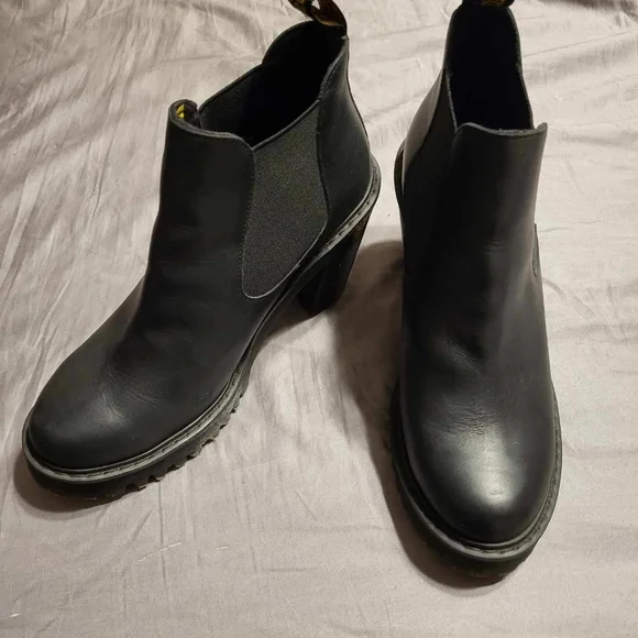 Dr. Martens Hursten Heeled Chelsea Boot - Picture 2 of 5